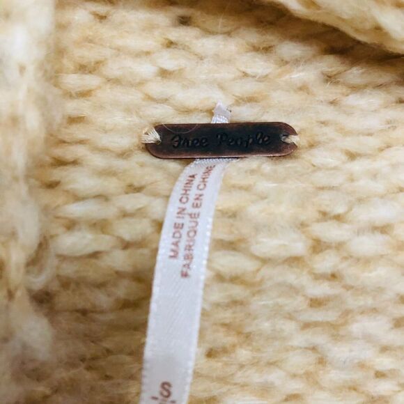 Free People Lost Illusion Women's Vest Sweater Sleeveless Powder Puff Size Small - Picture 7 of 10